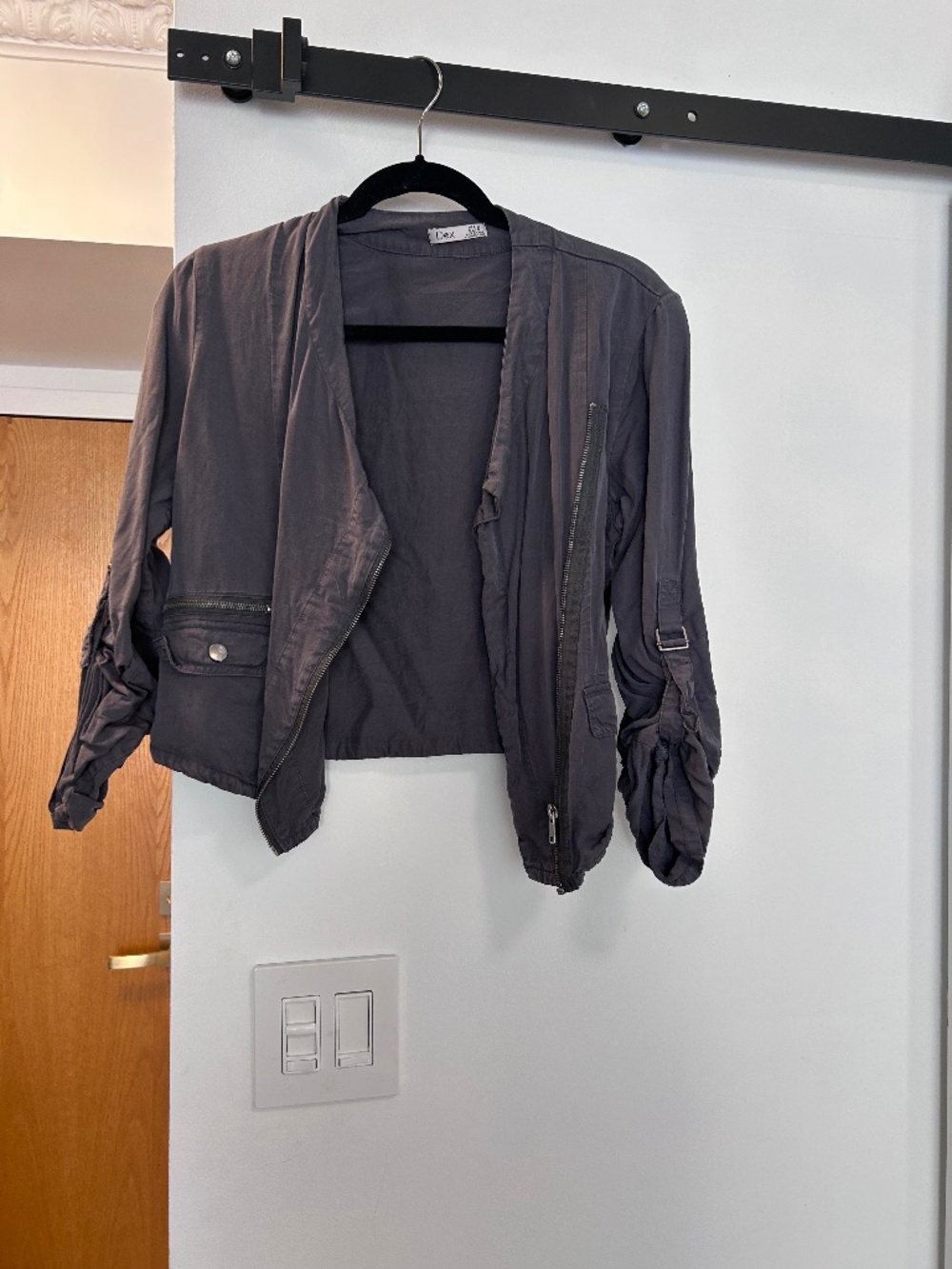 Lightweight cropped utility style jacket
